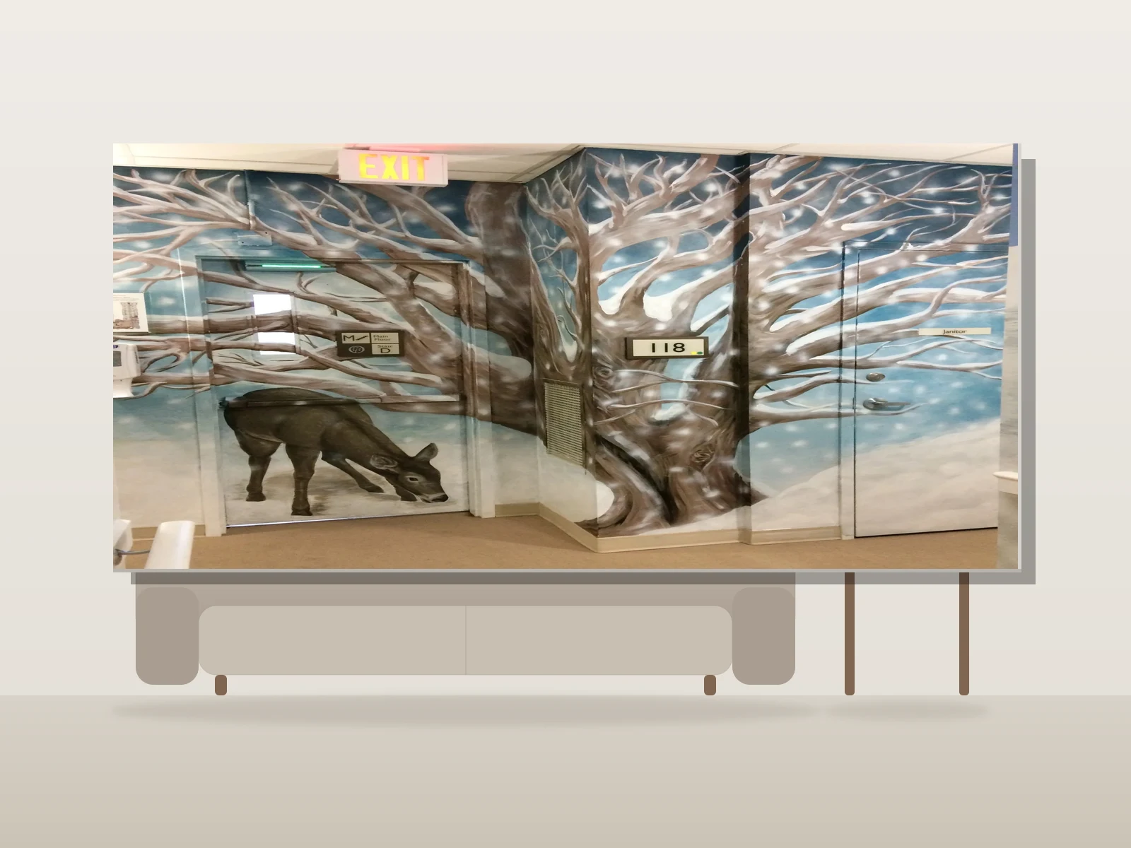 Fresque hivernale avec faon par Acorvo Studios présentée à l'échelle dans une pièce